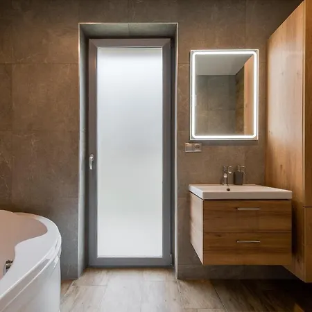 Doma Domasa * Holcikovce