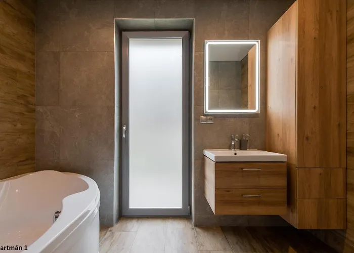 Doma Domasa * Holcikovce